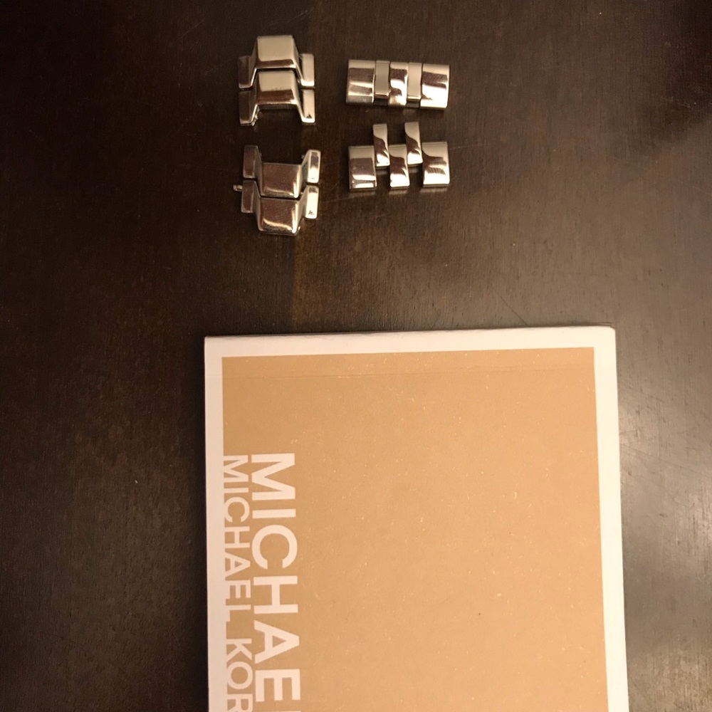 Michael Kors Watch - Picture 4 of 4